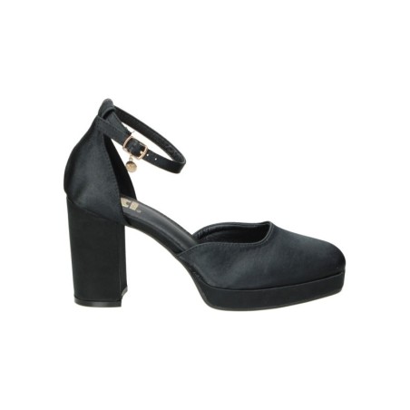 Zapatos negros XTI 141105